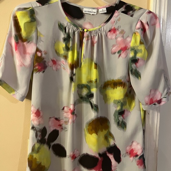 Beautiful spring Liz Claiborne blouse - Picture 3 of 4